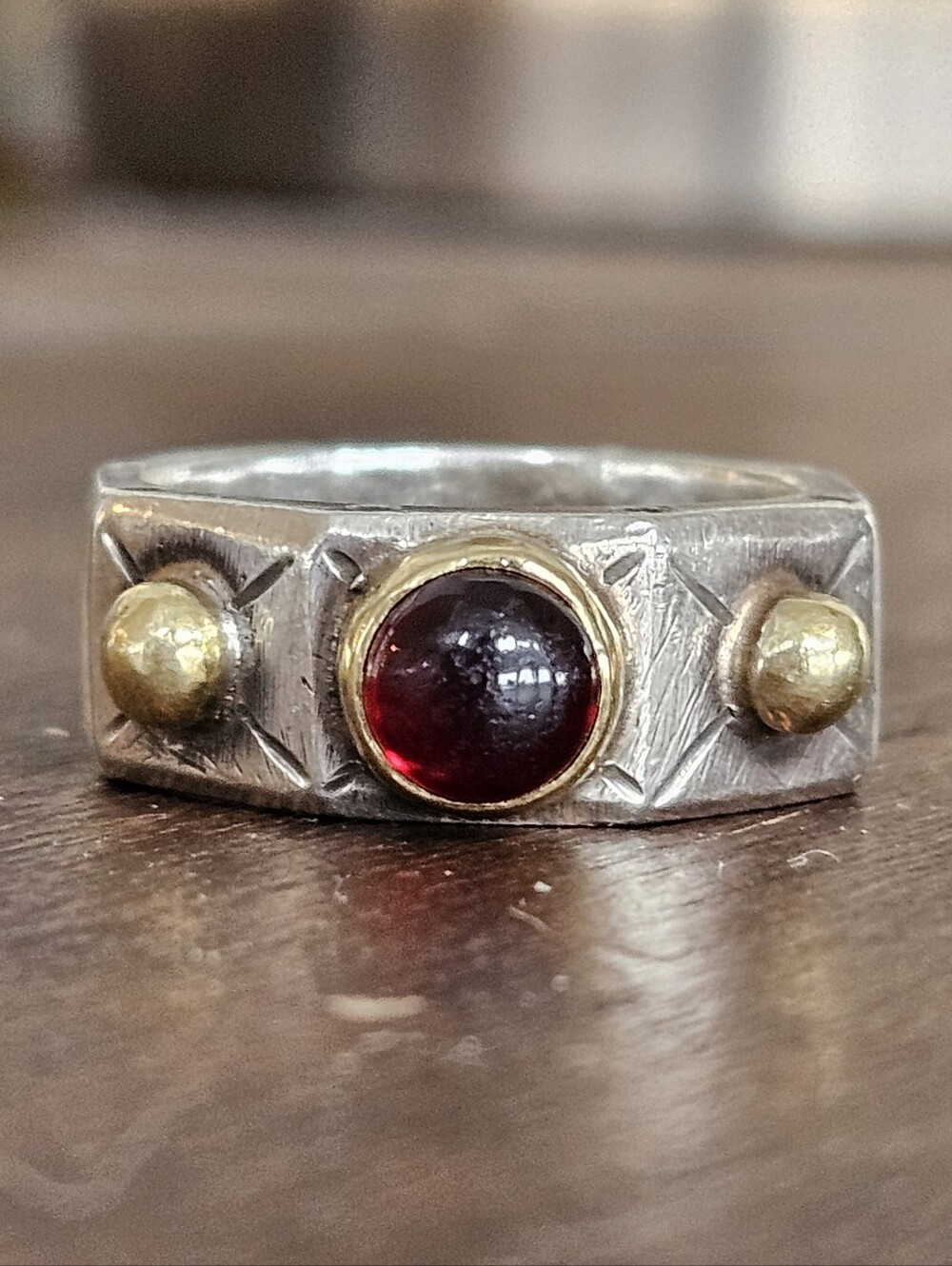 Vintage Michael Allen Bolton Sterling Silver Garnet Cabochon 18k Gold Nut Ring